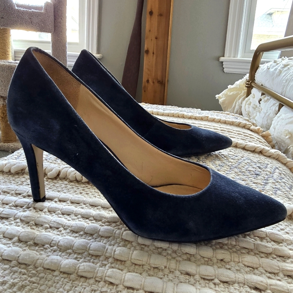 🌷Nine West blue suede pumps 💙
